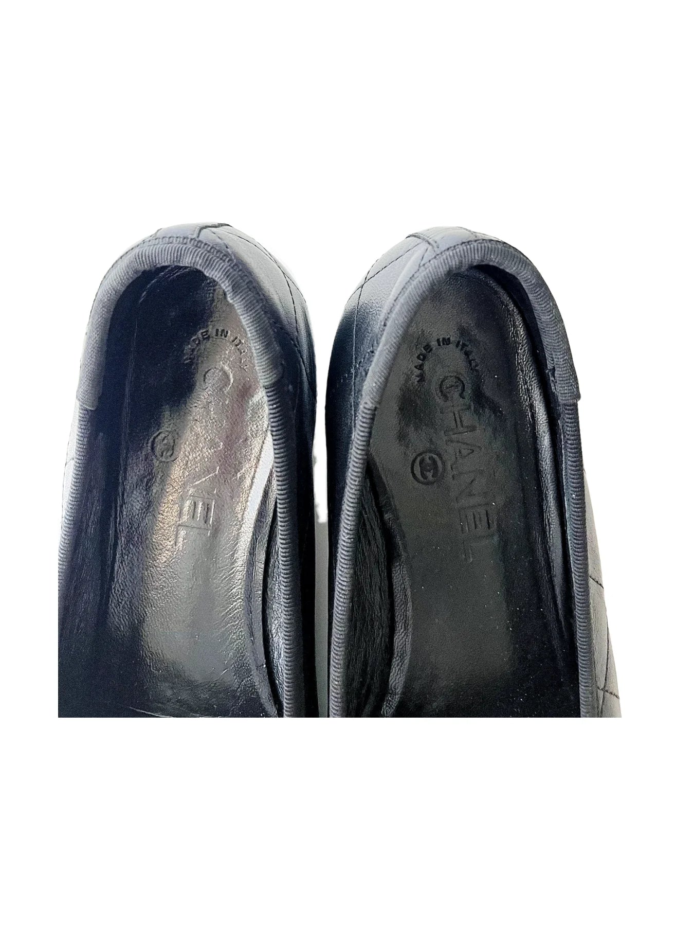 Chanel logo leather flats, 36