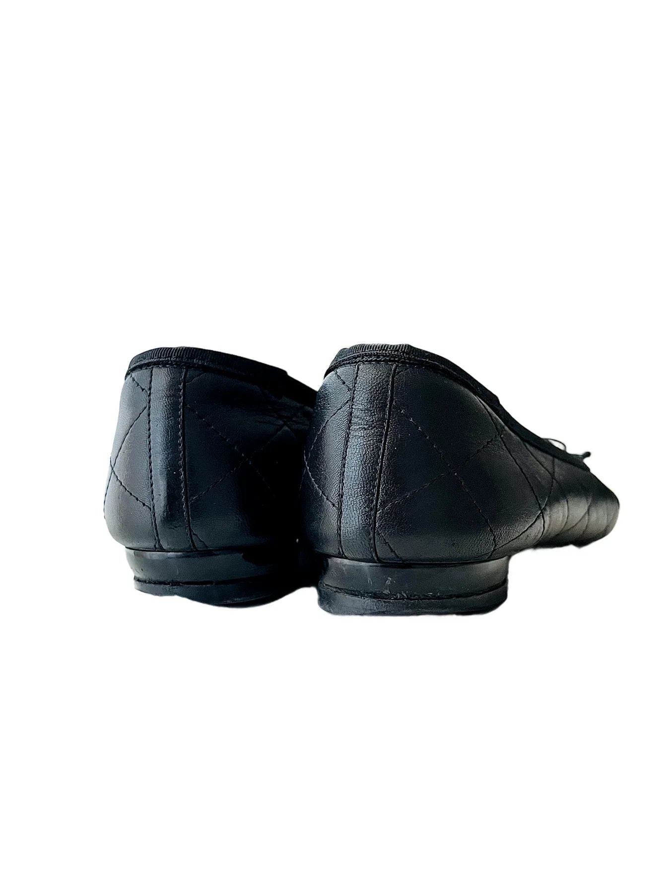 Chanel logo leather flats, 36