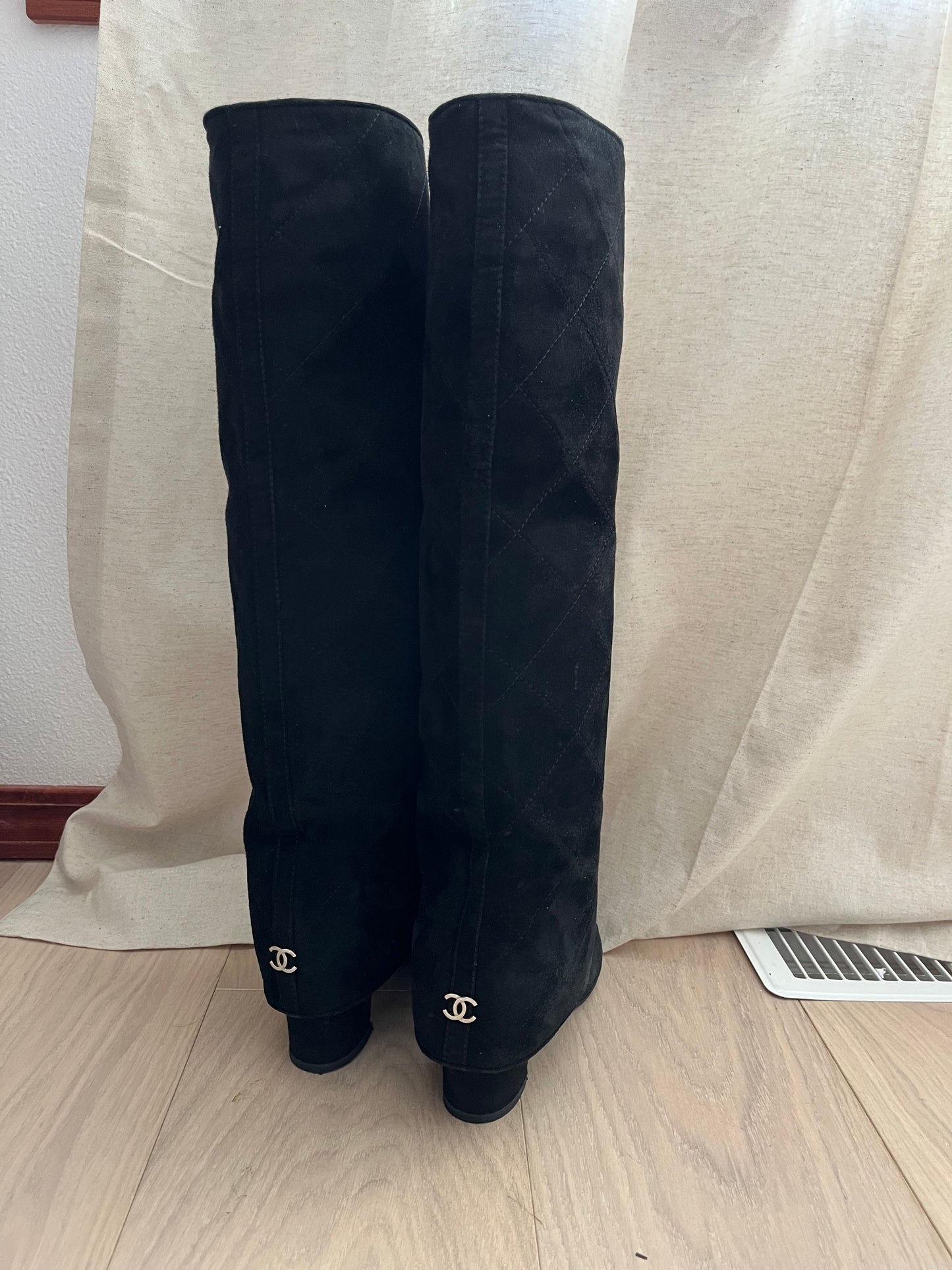CHANEL Fold Over Boots, IT 38.5