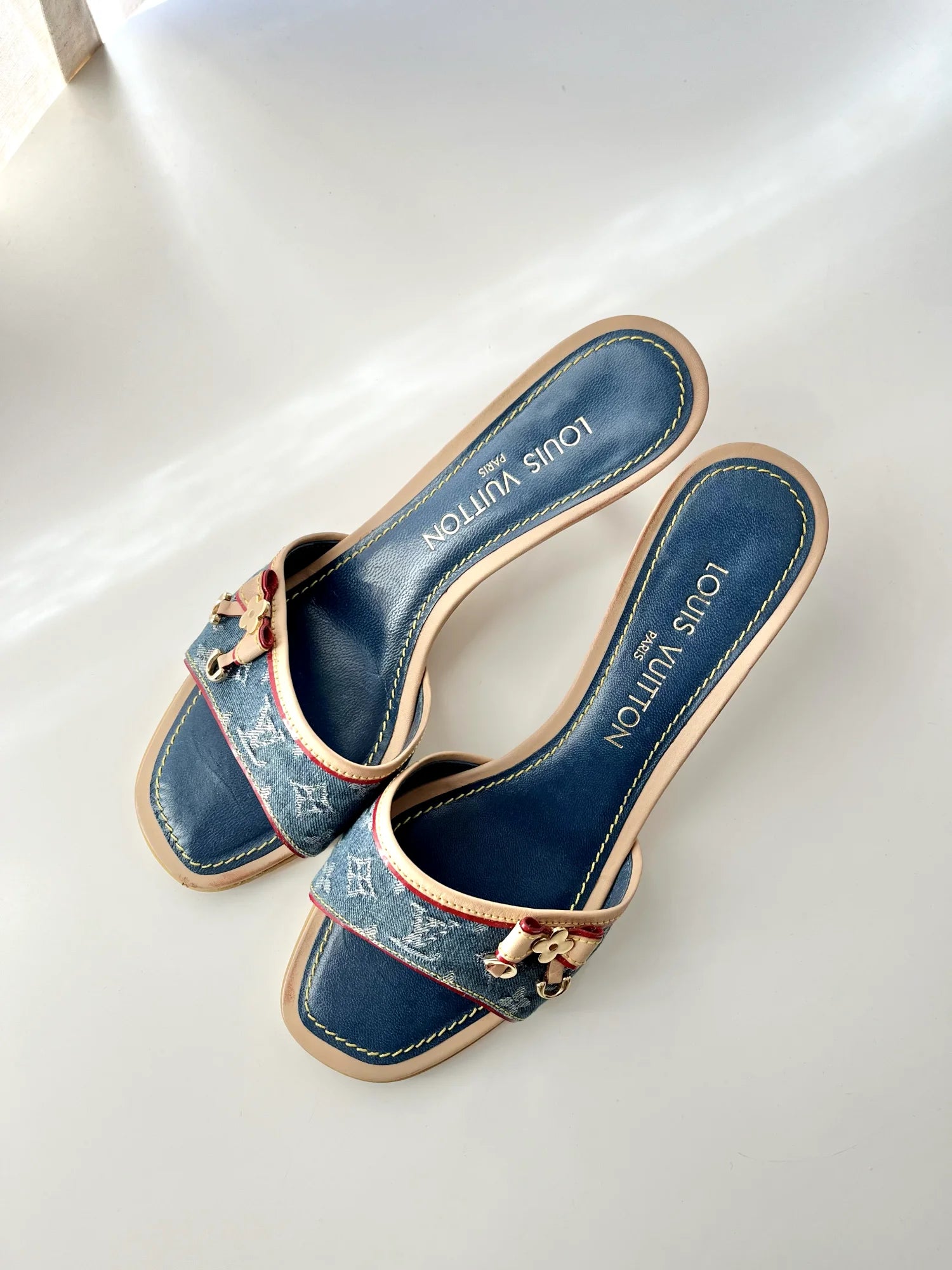 LOUIS VUITTON Blue Denim Monogram Leather Bow Kitten Heels, 37