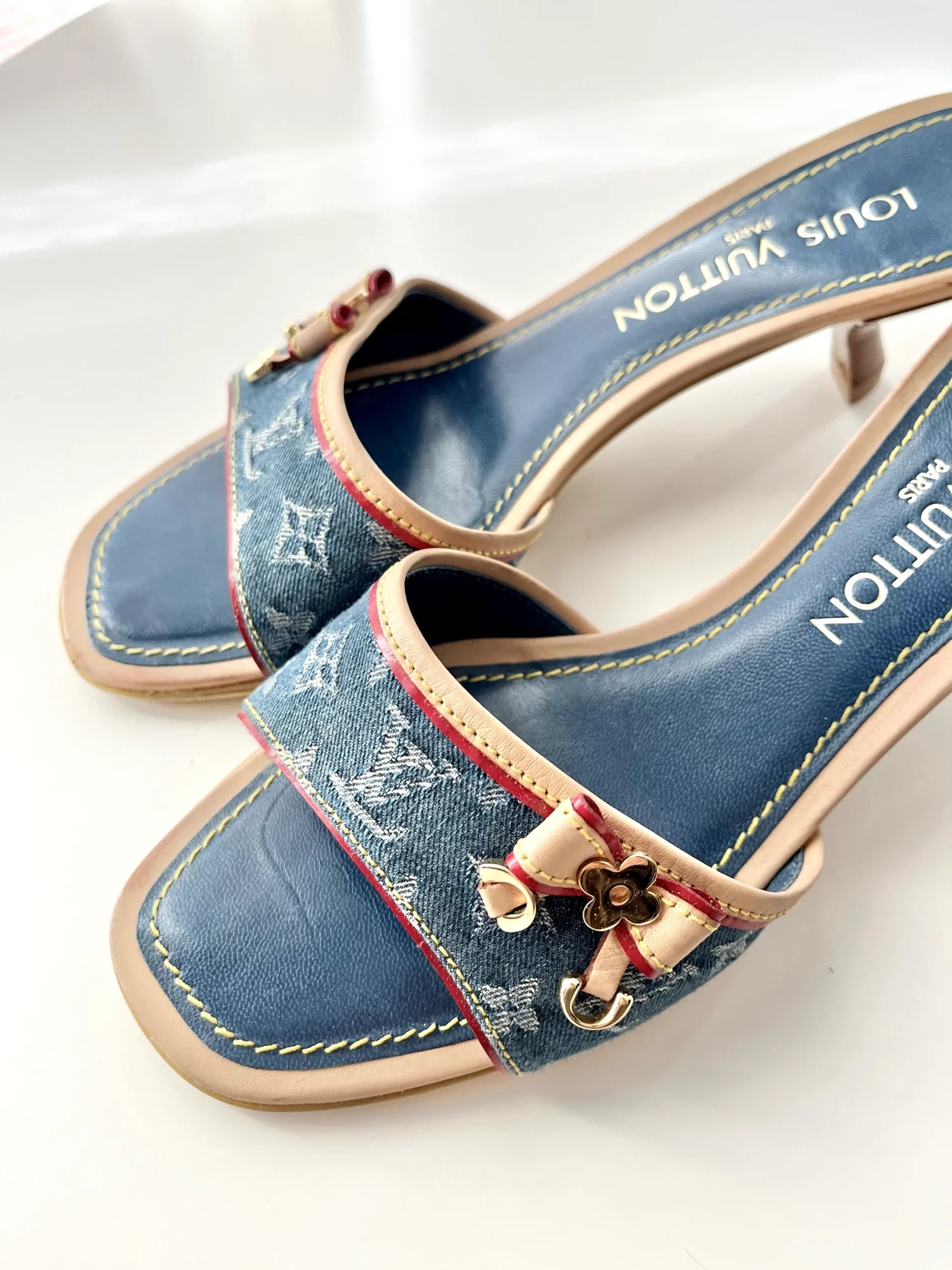 LOUIS VUITTON Blue Denim Monogram Leather Bow Kitten Heels, 37