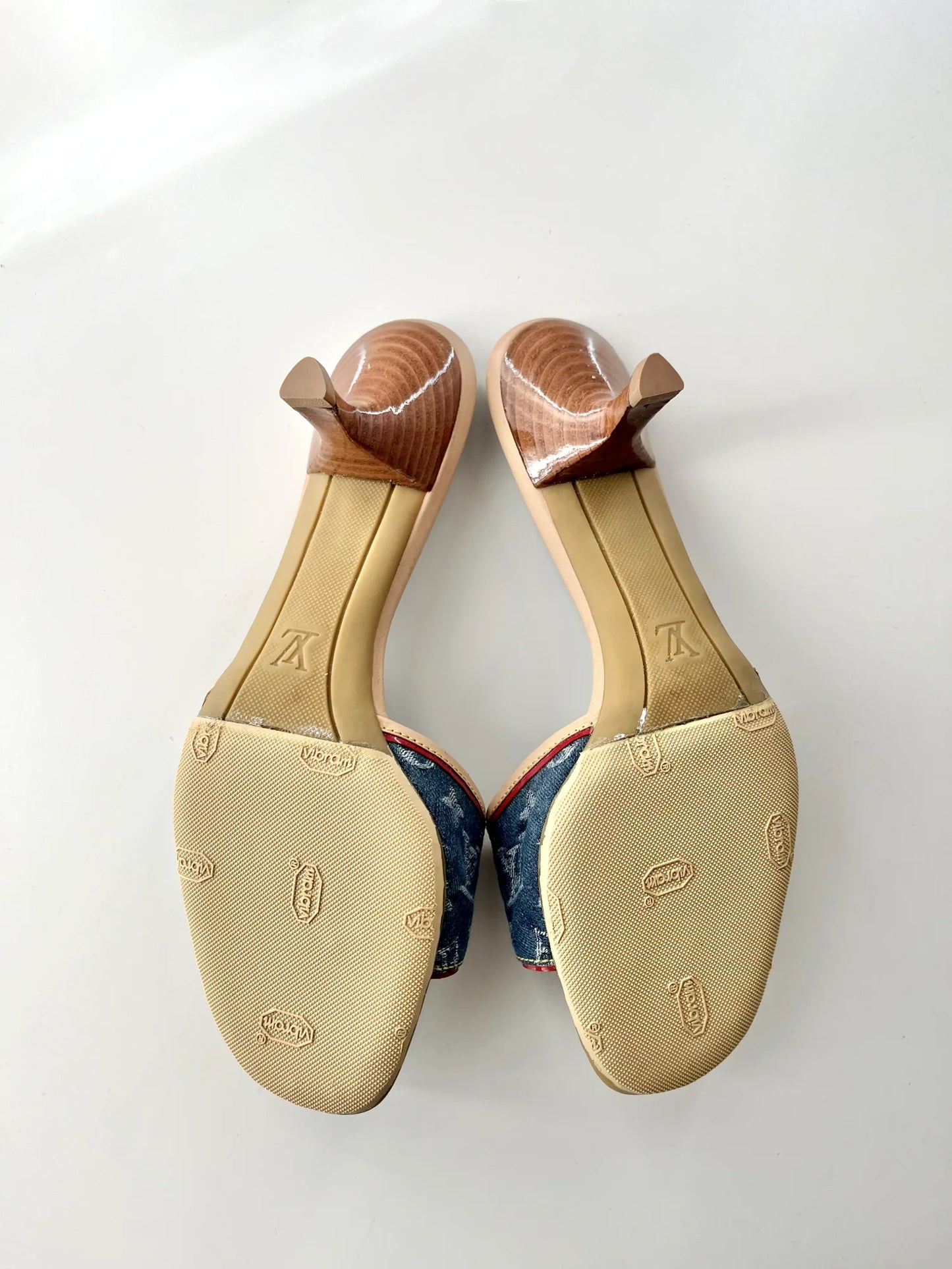 LOUIS VUITTON Blue Denim Monogram Leather Bow Kitten Heels, 37