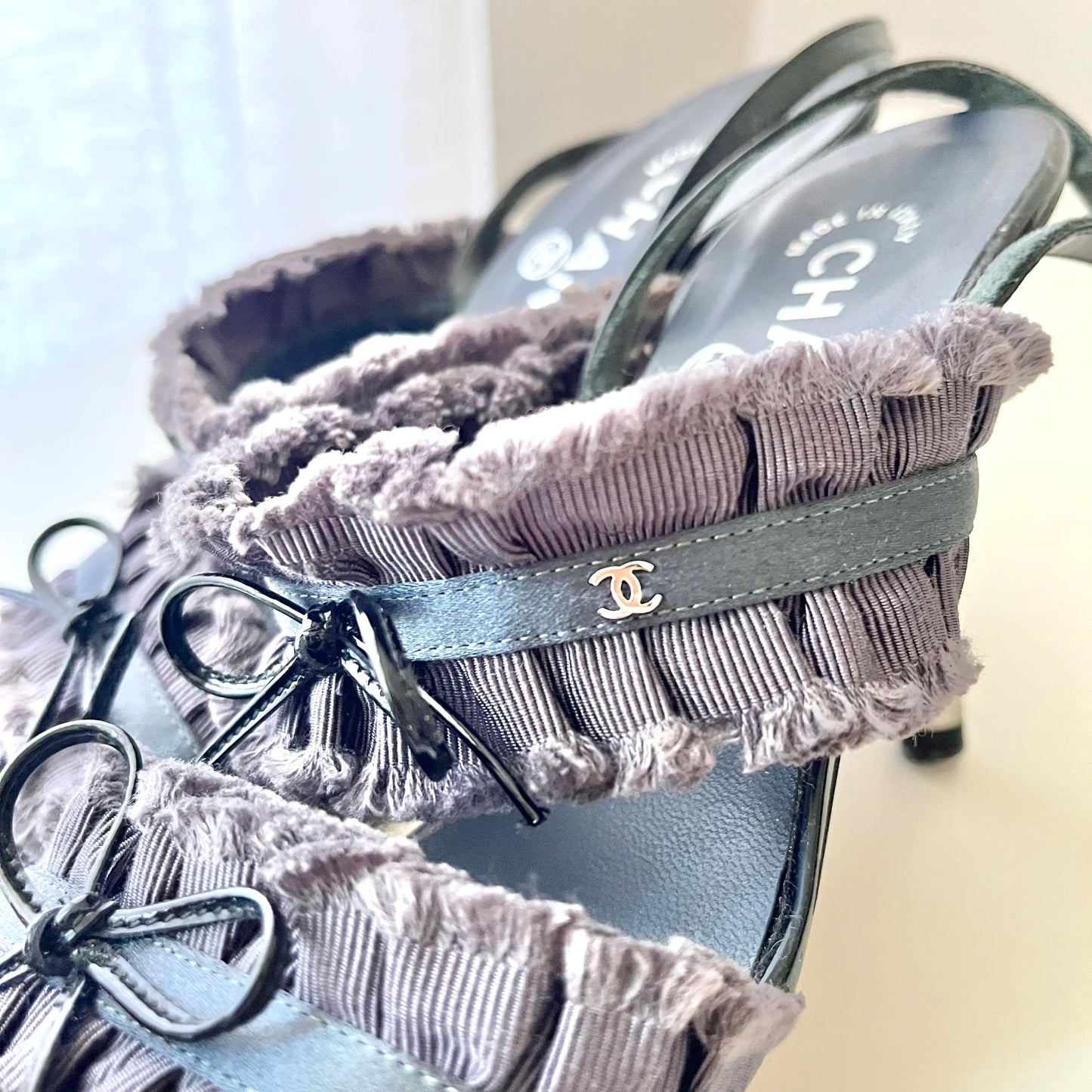CHANEL Interlocking CC Logo bow heels