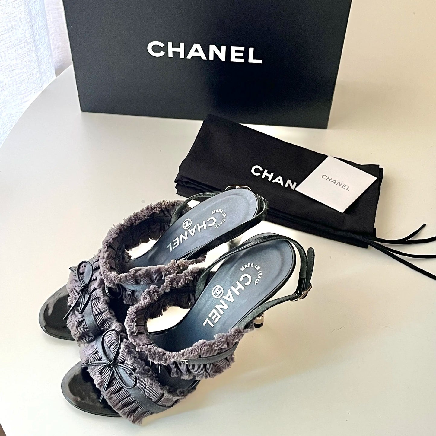 CHANEL Interlocking CC Logo bow heels