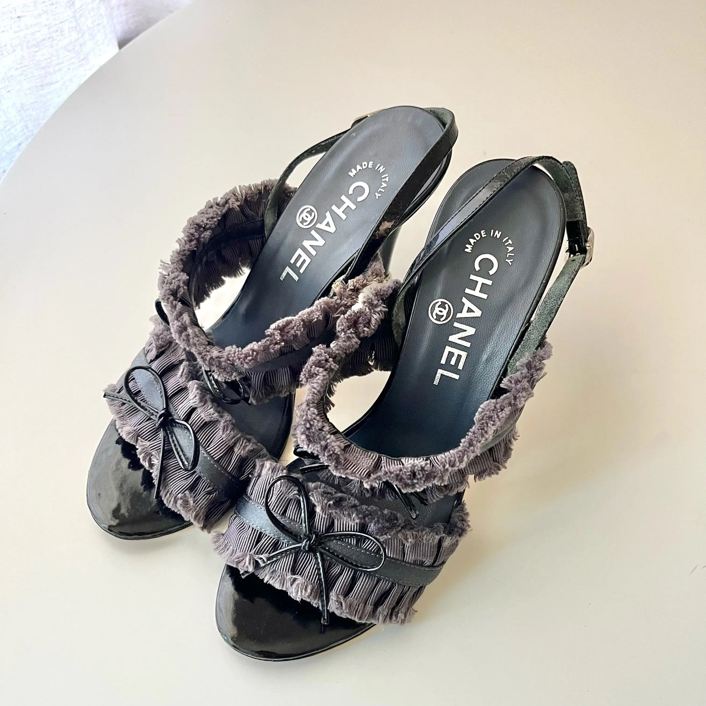 CHANEL Interlocking CC Logo bow heels