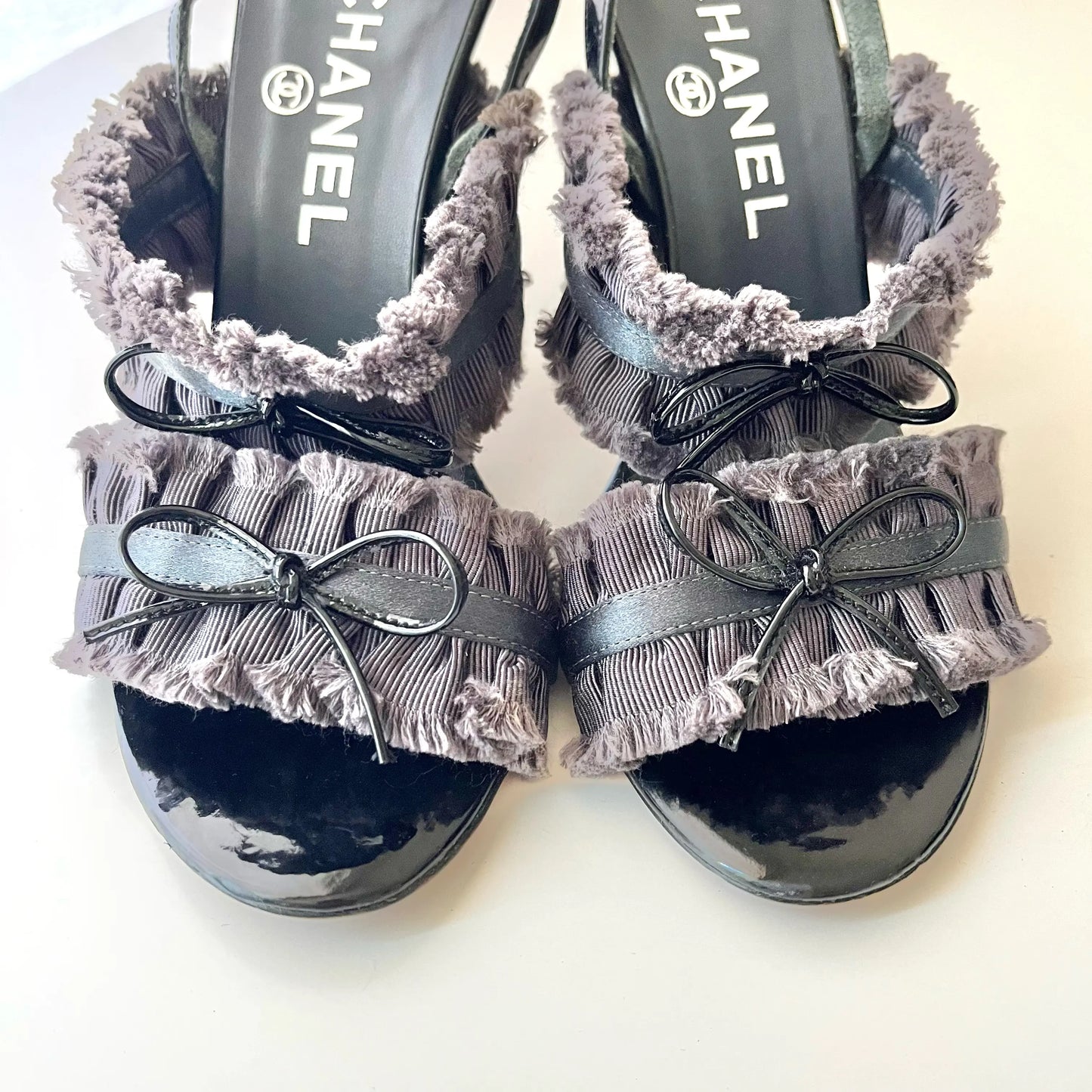 CHANEL Interlocking CC Logo bow heels