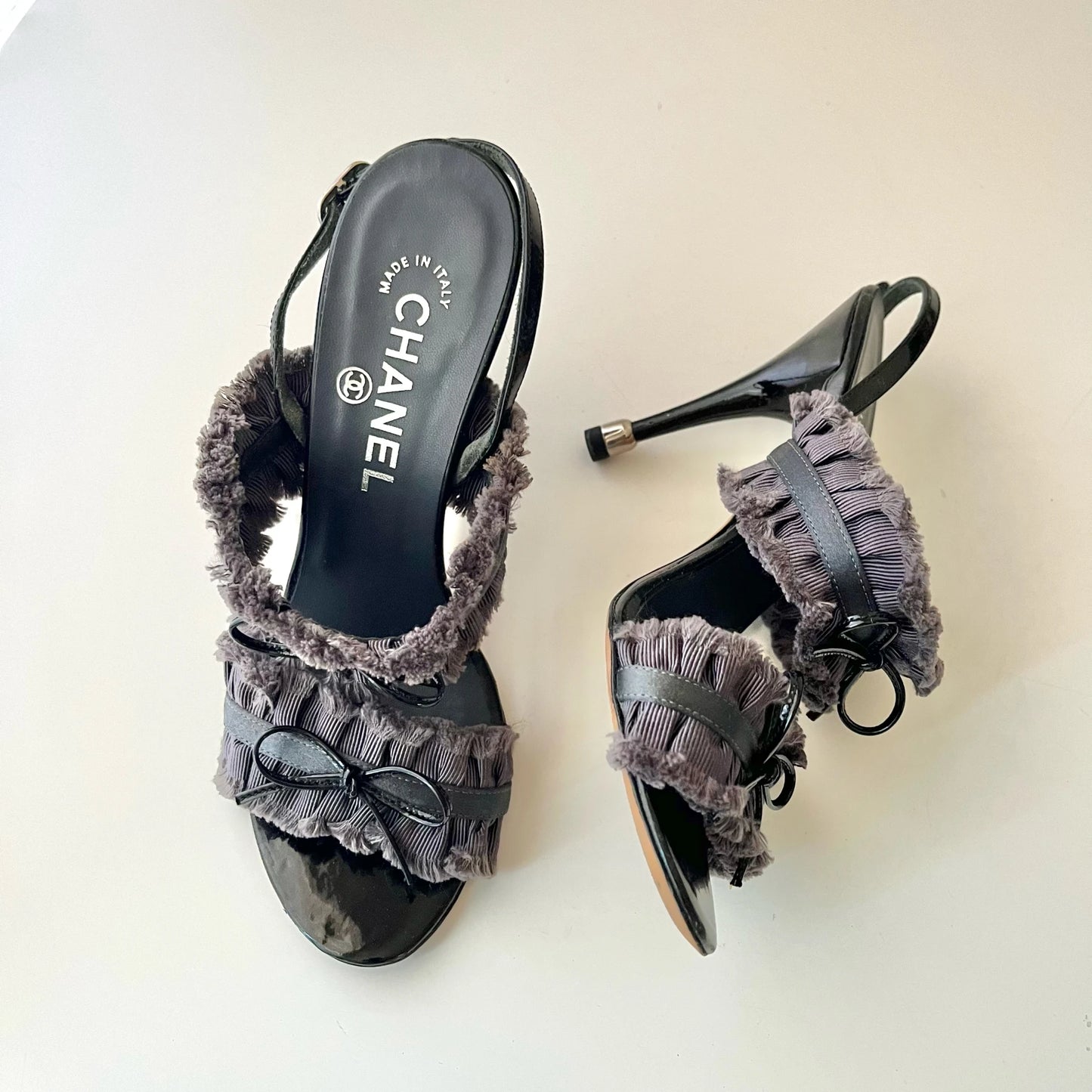 CHANEL Interlocking CC Logo bow heels, 36