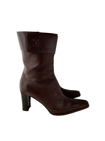 Chanel leather chocolate brown booties, 38