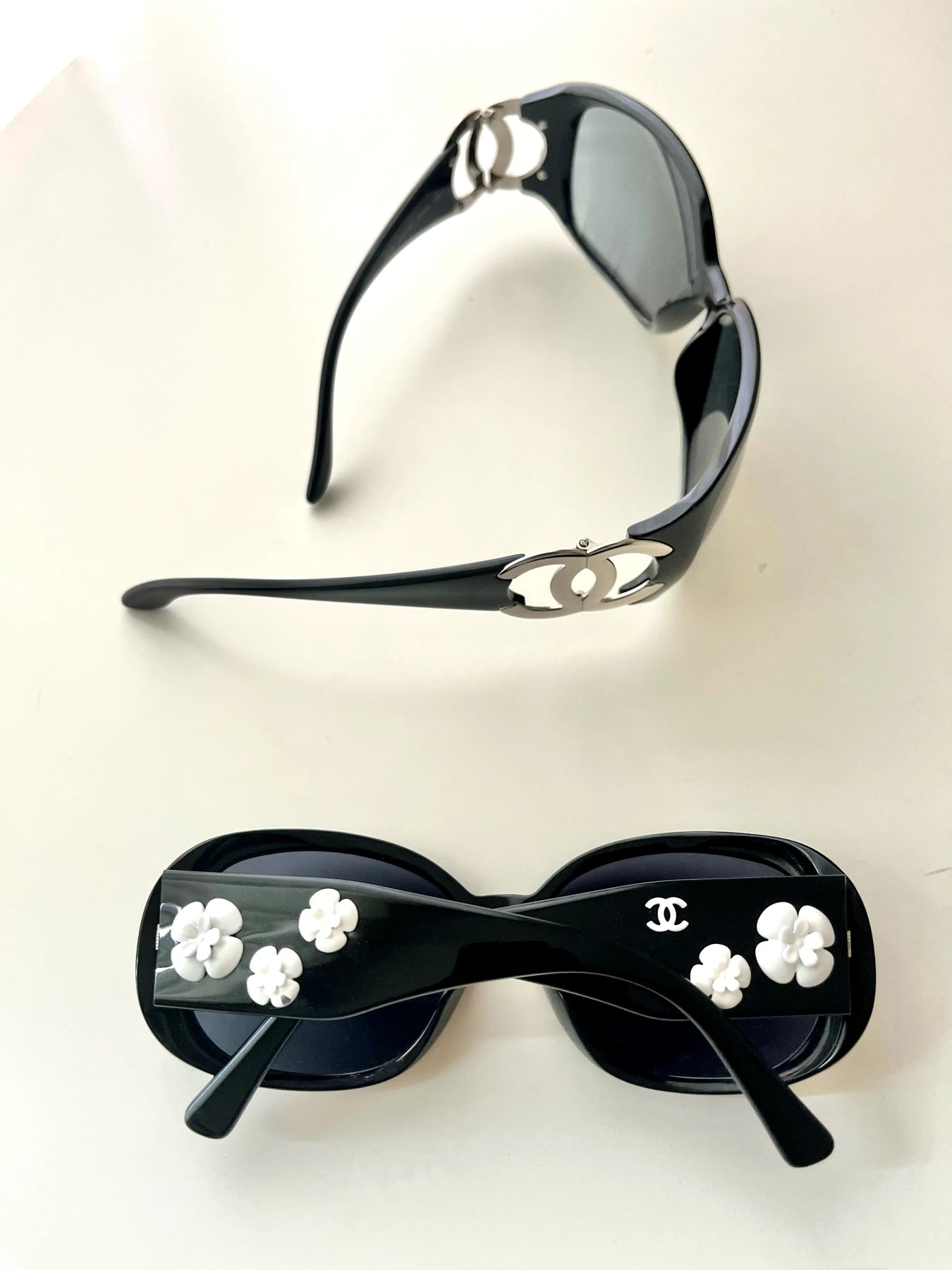 Chanel Vintage Sunglasses Camellia | Archive Square The millennial decorator vintage mules Chanel mules Bow Mules Matilda Djerf Bella Hadid Vintage