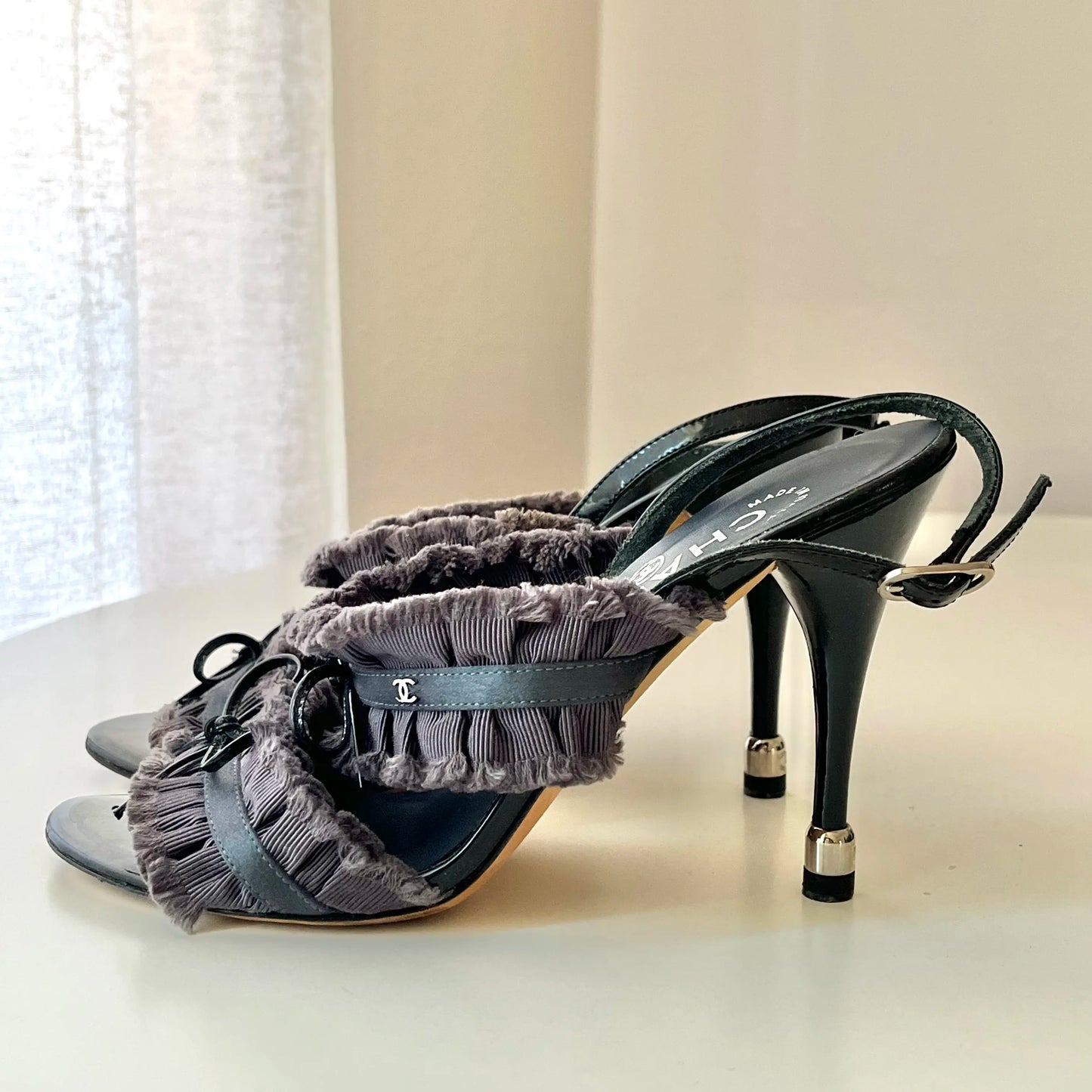 Chanel Cream textured canvas & grosgrain slingback heeled pumps Beige  Leather ref.594425 - Joli Closet