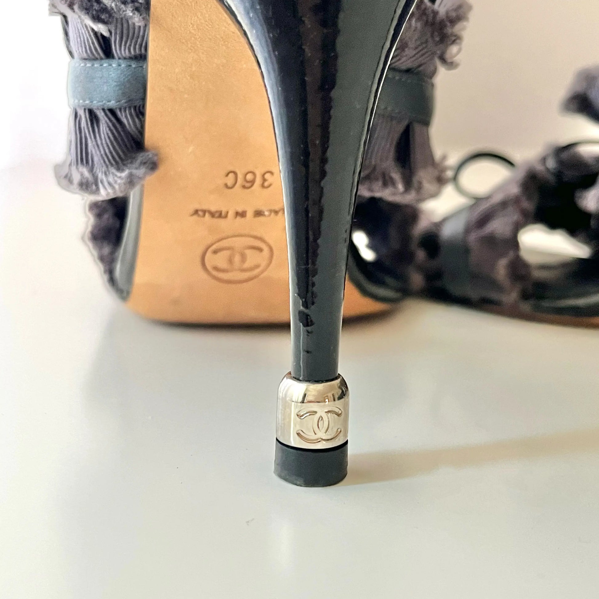 CHANEL Interlocking CC Logo bow heels